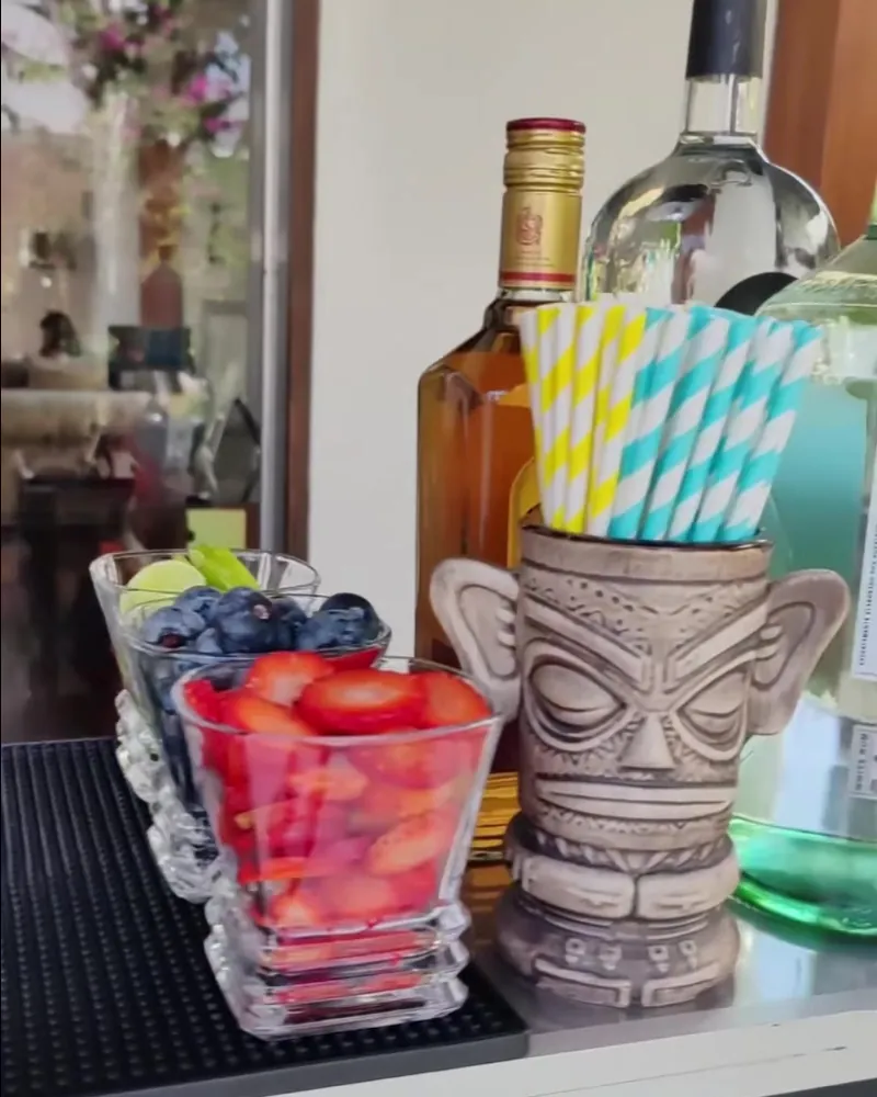 Barra móvil decorada con frutas